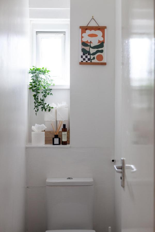 Arte Stays - 3-Bedroom Bright House London, Haggerston, Garden, Parking, 8 Min Walk To Haggerston Station, Weekly Or Monthly Stays, Serviced Accommodation - 7 Guests 外观 照片