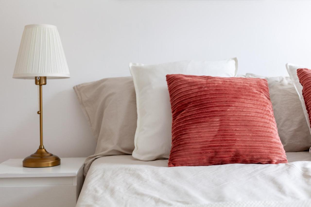 Arte Stays - 3-Bedroom Bright House London, Haggerston, Garden, Parking, 8 Min Walk To Haggerston Station, Weekly Or Monthly Stays, Serviced Accommodation - 7 Guests 外观 照片