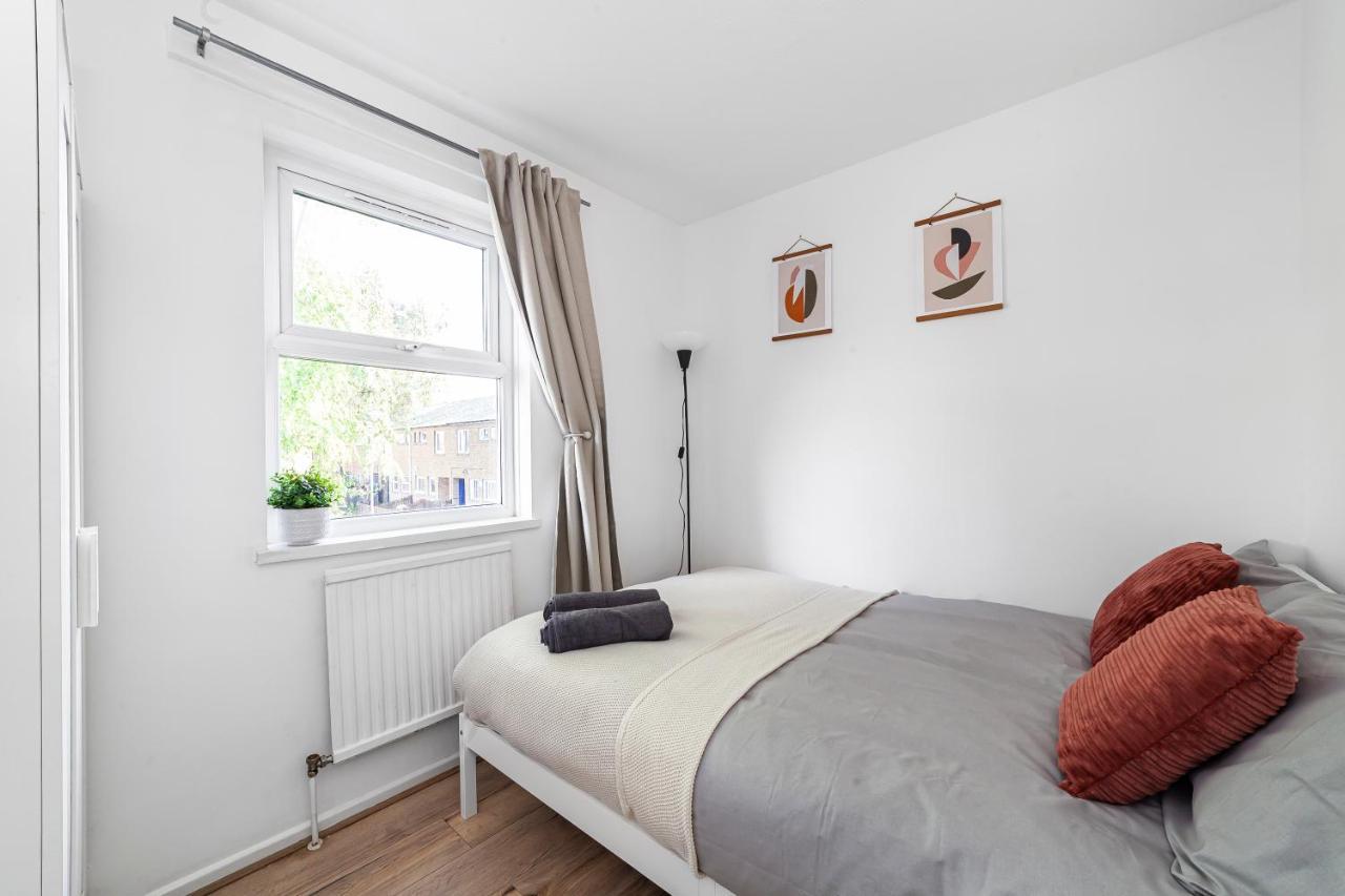 Arte Stays - 3-Bedroom Bright House London, Haggerston, Garden, Parking, 8 Min Walk To Haggerston Station, Weekly Or Monthly Stays, Serviced Accommodation - 7 Guests 外观 照片
